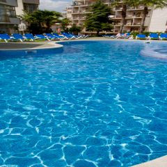 Camping Pas Cher vous présente avec son site Officiel campingpascher.fr, le Établissement Bolero Park, situé sur la commune de Lloret Del Mar dans le département Gérone (Catalogne) en Espagne. L'établissement Bolero Park vous propose un hébergement de type appartement de 30 m². L'établissement vous propose 4 autres types d'hébergements. Découvrez tous nos séjours à petits prix dans la commune et aux alentours de Lloret Del Mar du département : Gérone (Catalogne).... En savoir plus : cliquez-ICI.