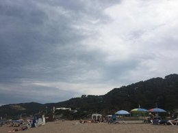 Camping Pas Cher vous présente avec son site Officiel campingpascher.fr, le Village vacances Golf Beach Apart-Hotel classé 3 étoiles, situé sur la commune de Platja De Pals dans le département Gérone (Catalogne) en Espagne. Le village vacances Golf Beach Apart-Hotel, vous présente un hébergement de type appartement de 35 m² pour 4 personnes avec climatisation et télévision. Le village vacances Golf Beach Apart-Hotel vous proposeun séjour PAS CHER avec une REMISEdu sam. 18 juillet au sam. 25 juillet 2026, en promotion à -30% pour 7 nuits à 907 € au lieu de 1296,0 € soit une Économie de 389 €. Cette location propose 27 dates différentes pour réserver votre séjour. Découvrez également les 13 autres gammes d'hébergements du village vacances. Les Avis clients pour le Village vacances Golf Beach Apart-Hotel sont excellents avec une note moyenne de 9 sur 10. Mer, Piscine extérieure, Animation enfants, Aire de jeux enfants, Centre équestre, Court de tennis, Cyclisme, Golf, Plongée, kiteSurf, Bar, Snack/Bar, Supermarché, Épicerie,... En savoir plus : cliquez-ICI.