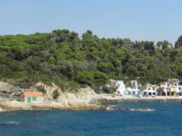 Camping Pas Cher vous présente avec son site Officiel campingpascher.fr, le Village vacances Golf Beach Apart-Hotel classé 3 étoiles, situé sur la commune de Platja De Pals dans le département Gérone (Catalogne) en Espagne. Le village vacances Golf Beach Apart-Hotel, vous présente un hébergement de type appartement de 40 m² pour 4 personnes avec climatisation et télévision. Le village vacances Golf Beach Apart-Hotel vous proposeun séjour PAS CHER avec une REMISEdu lundi 13 juillet au lundi 20 juillet 2026, en promotion à -30% pour 7 nuits à 1165 € au lieu de 1665,0 € soit une Économie de 500 €. Cette location propose 297 dates différentes pour réserver votre séjour. Découvrez également les 13 autres gammes d'hébergements du village vacances. Les Avis clients pour le Village vacances Golf Beach Apart-Hotel sont excellents avec une note moyenne de 9 sur 10. Mer, Piscine extérieure, Animation enfants, Aire de jeux enfants, Centre équestre, Court de tennis, Cyclisme, Golf, Plongée, kiteSurf, Bar, Snack/Bar, Supermarché, Épicerie,... En savoir plus : cliquez-ICI.