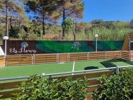 Camping Pas Cher vous présente avec son site Officiel campingpascher.fr, la Résidence Apartamentos Els Llorers classé 2 étoiles, située sur la commune de Lloret Del Mar dans le département Gérone (Catalogne) en Espagne. La résidence Apartamentos Els Llorers, vous présente un hébergement de type appartement de 50 m² et télévision. La résidence Apartamentos Els Llorers vous propose du sam. 14 mars au sam. 21 mars 2026, en promotion à -15% pour 7 nuits à 261 € au lieu de 308,0 € soit une Économie de 47 €. Cette location propose 231 dates différentes pour réserver votre séjour. Découvrez également les 6 autres gammes d'hébergements de la résidence. Les Avis clients pour la Résidence Apartamentos Els Llorers sont excellents avec une note moyenne de 8 sur 10. Piscine extérieure, Aire de jeux enfants, Piscine, Plongée, Bar, Snack/Bar, Supermarché,... En savoir plus : cliquez-ICI.