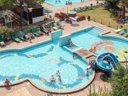 Camping Pas Cher vous présente avec son site Officiel campingpascher.fr, la Résidence Residence Punta Spin, située sur la commune de Grado dans le département Gorizia (Frioul Vénétie Julienne) en Italie. La résidence Residence Punta Spin, vous présente un hébergement de type bungalow de 26 m² avec climatisation et télévision. La résidence Residence Punta Spin vous propose du dimanche 13 septembre au dimanche 20 septembre 2026, en promotion à -14% pour 7 nuits à 513 € au lieu de 598,5 € soit une Économie de 85,50 €. Cette location propose 76 dates différentes pour réserver votre séjour. Découvrez également les 2 autres gammes d'hébergements de la résidence. Mer, Piscine couverte, Piscine extérieure, Aire de jeux enfants, Canoë-kayak, Court de tennis, Cyclisme, Location de bateaux, Ping-pong, Pédalo, Salle de fitness, Terrain de beach-volley, Terrain de football, Bar, Bureau de tabac, Pizzeria, Supermarché,... En savoir plus : cliquez-ICI.
