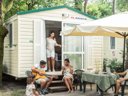 Camping Pas Cher vous présente avec son site Officiel campingpascher.fr, le Camping Sabbiadoro classé 3 étoiles, situé sur la commune de Lignano dans le département Udine (Frioul Vénétie Julienne) en Italie. Le camping Sabbiadoro, vous présente un hébergement de type mobil-home de 23 m² pour 6 personnes avec climatisation et télévision. Le camping Sabbiadoro vous propose du sam. 28 mars au sam. 04 avril 2026 pour 7 nuits à 812€. Cette location propose 129 dates différentes pour réserver votre séjour. Découvrez également les 8 autres gammes d'hébergements du camping. Les Avis clients pour le Camping Sabbiadoro sont excellents avec une note moyenne de 9 sur 10. Mer, Parc aquatique, Piscine chauffée, Piscine extérieure, Animations familiales, Aire de jeux enfants, Parcours sportif, Salle de jeux vidéo, Terrain de beach-volley, Terrain de football, Bar, Pizzeria, Plats à emporter, Épicerie,... En savoir plus : cliquez-ICI.