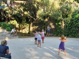 Camping Pas Cher vous présente avec son site Officiel campingpascher.fr, le Camping Sabbiadoro classé 3 étoiles, situé sur la commune de Lignano dans le département Udine (Frioul Vénétie Julienne) en Italie. Le camping Sabbiadoro, vous présente un hébergement de type mobil-home de 23 m² pour 6 personnes avec climatisation et télévision. Le camping Sabbiadoro vous propose du sam. 28 mars au sam. 04 avril 2026 pour 7 nuits à 812€. Cette location propose 129 dates différentes pour réserver votre séjour. Découvrez également les 8 autres gammes d'hébergements du camping. Les Avis clients pour le Camping Sabbiadoro sont excellents avec une note moyenne de 9 sur 10. Mer, Parc aquatique, Piscine chauffée, Piscine extérieure, Animations familiales, Aire de jeux enfants, Parcours sportif, Salle de jeux vidéo, Terrain de beach-volley, Terrain de football, Bar, Pizzeria, Plats à emporter, Épicerie,... En savoir plus : cliquez-ICI.