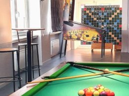 Camping Pas Cher vous présente avec son site Officiel campingpascher.fr, le Village vacances Village Vacances Cévéo De Val D'Isère classé 3 étoiles, situé sur la commune de Val D'isere dans le département Savoie (Rhône Alpes) en France. Le village vacances Village Vacances Cévéo De Val D'Isère, vous présente un hébergement de type studio de 25 m² et télévision. Le village vacances Village Vacances Cévéo De Val D'Isère vous propose du sam. 06 juin au sam. 13 juin 2026, en promotion à -20% pour 7 nuits à 259 € au lieu de 323,75 € soit une Économie de 64,75 €. Cette location propose 36 dates différentes pour réserver votre séjour. Découvrez également les 10 autres gammes d'hébergements du village vacances. Piscine chauffée, Piscine couverte, Animations familiales, Club ados, Club enfants, Baby-foot, Ping-pong, Piscine, Randonnée, Salle de jeux vidéo, Bar,... En savoir plus : cliquez-ICI.