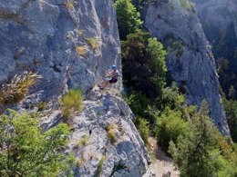 Camping Pas Cher vous présente avec son site Officiel campingpascher.fr, le Village vacances VVF Villages - Le Plateau Provençal - Garde-Colombe classé 3 étoiles, situé sur la commune de Lagrand dans le département Hautes-alpes (Provence Alpes Côte D'azur) en France. Le village vacances VVF Villages - Le Plateau Provençal - Garde-Colombe, vous présente un hébergement de type maison de campagne de 35 m² pour 5 personnes et télévision. Le village vacances VVF Villages - Le Plateau Provençal - Garde-Colombe vous propose du sam. 06 juin au sam. 13 juin 2026, en promotion à -15% pour 7 nuits à 279,65 € au lieu de 329,0 € soit une Économie de 49,35 €. Cette location propose 104 dates différentes pour réserver votre séjour. Découvrez également les 4 autres gammes d'hébergements du village vacances. Les Avis clients pour le Village vacances VVF Villages - Le Plateau Provençal - Garde-Colombe sont de 6 sur 10. Rivière, Piscine extérieure, Animations familiales, Club ados, Club enfants, Aire de jeux enfants, Baby-foot, Centre équestre, Court de tennis, Cyclisme, Ping-pong, Randonnée, Terrain de football, Terrain multisports, Boulangerie, Station-service, Supermarché, Épicerie,... En savoir plus : cliquez-ICI.