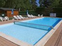Camping Pas Cher vous présente avec son site Officiel campingpascher.fr, le Village vacances VVF Villages - Les Terres D'Aubrac - Chaudes-Aigues, situé sur la commune de Chaudes Aigues dans le département Cantal (Auvergne) en France. Le village vacances VVF Villages - Les Terres D'Aubrac - Chaudes-Aigues, vous présente un hébergement de type lodge de 30 m² pour 1 personne. Le village vacances VVF Villages - Les Terres D'Aubrac - Chaudes-Aigues vous propose du sam. 26 septembre au sam. 03 octobre 2026 pour 7 nuits à 511€. Cette location propose 75 dates différentes pour réserver votre séjour. Découvrez également les 8 autres gammes d'hébergements du village vacances. Les Avis clients pour le Village vacances VVF Villages - Les Terres D'Aubrac - Chaudes-Aigues sont excellents avec une note moyenne de 8 sur 10. Piscine chauffée, Piscine extérieure, Club ados, Club enfants, Aire de jeux enfants, Baby-foot, Canoë-kayak, Court de tennis, Ping-pong, Pétanque, Randonnée, Structure gonflable enfants, Terrain de badminton, Terrain de volley-ball, Voile, Bar, Boulangerie, Bureau de tabac, Plats à emporter, Station-service, Épicerie,... En savoir plus : cliquez-ICI.