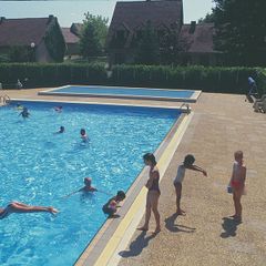 Camping Pas Cher vous présente avec son site Officiel campingpascher.fr, le Établissement Vvf Villages Parc Des Chênes, situé sur la commune de Sorges dans le département Dordogne (Aquitaine) en France. L'établissement Vvf Villages Parc Des Chênes vous propose un hébergement de type gîte de 44 m². L'établissement vous propose 4 autres types d'hébergements. Découvrez tous nos séjours à petits prix dans la commune et aux alentours de Sorges du département : Dordogne (Aquitaine).... En savoir plus : cliquez-ICI.