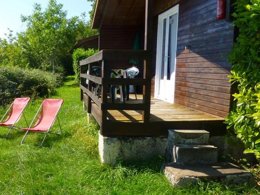Camping Pas Cher vous présente avec son site Officiel campingpascher.fr, le Camping Flower Les Terrasses De Dordogne classé 3 étoiles, situé sur la commune de Rouffignac Saint Cernin dans le département Dordogne (Aquitaine) en France. Le camping Flower Les Terrasses De Dordogne, vous présente un hébergement de type chalet de 25 m² pour 1 personne. Le camping Flower Les Terrasses De Dordogne vous propose du mardi 26 mai au mardi 02 juin 2026 pour 7 nuits à 294€. Cette location propose 42 dates différentes pour réserver votre séjour. Découvrez également les 10 autres gammes d'hébergements du camping. Les Avis clients pour le Camping Flower Les Terrasses De Dordogne sont excellents avec une note moyenne de 9 sur 10. Piscine couverte, Piscine extérieure, Animations familiales, Club enfants, Aire de jeux enfants, Court de tennis, Cyclisme, Golf, Ping-pong, Pétanque, Terrain de football, Terrain multisports, Trampoline, Boulangerie, Dépôt de pain, Plats à emporter, Restaurant, Snack/Bar, Supermarché,... En savoir plus : cliquez-ICI.