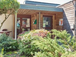 Camping Pas Cher vous présente avec son site Officiel campingpascher.fr, le Village vacances VVF Villages - Les Fontaines Des Vosges - Saales classé 3 étoiles, situé sur la commune de Saales dans le département Bas-rhin (Alsace) en France. Le village vacances VVF Villages - Les Fontaines Des Vosges - Saales, vous présente un hébergement de type maison de campagne de 34 m² pour 2 personnes. Le village vacances VVF Villages - Les Fontaines Des Vosges - Saales vous propose du sam. 16 mai au sam. 23 mai 2026, en promotion à -15% pour 7 nuits à 422,45 € au lieu de 497,0 € soit une Économie de 74,55 €. Cette location propose 165 dates différentes pour réserver votre séjour. Découvrez également les 5 autres gammes d'hébergements du village vacances. Les Avis clients pour le Village vacances VVF Villages - Les Fontaines Des Vosges - Saales sont excellents avec une note moyenne de 8 sur 10. Lac, Piscine chauffée, Piscine extérieure, Animations familiales, Club ados, Club enfants, Aire de jeux enfants, Baby-foot, Canoë-kayak, Ping-pong, Piscine, Pétanque, Randonnée, Salle de jeux vidéo, Structure gonflable enfants, Terrain de volley-ball, Terrain multisports, Boulangerie, Station-service, Supermarché, Épicerie,... En savoir plus : cliquez-ICI.