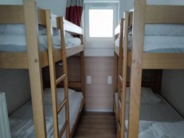 Camping Pas Cher vous présente avec son site Officiel campingpascher.fr, le Village vacances VVF Villages - Les Fontaines Des Vosges - Saales classé 3 étoiles, situé sur la commune de Saales dans le département Bas-rhin (Alsace) en France. Le village vacances VVF Villages - Les Fontaines Des Vosges - Saales, vous présente un hébergement de type maison de campagne de 45 m² pour 2 personnes. Le village vacances VVF Villages - Les Fontaines Des Vosges - Saales vous propose du sam. 16 mai au sam. 23 mai 2026, en promotion à -15% pour 7 nuits à 487,90 € au lieu de 574,0 € soit une Économie de 86,10 €. Cette location propose 158 dates différentes pour réserver votre séjour. Découvrez également les 5 autres gammes d'hébergements du village vacances. Les Avis clients pour le Village vacances VVF Villages - Les Fontaines Des Vosges - Saales sont excellents avec une note moyenne de 8 sur 10. Lac, Piscine chauffée, Piscine extérieure, Animations familiales, Club ados, Club enfants, Aire de jeux enfants, Baby-foot, Canoë-kayak, Ping-pong, Piscine, Pétanque, Randonnée, Salle de jeux vidéo, Structure gonflable enfants, Terrain de volley-ball, Terrain multisports, Boulangerie, Station-service, Supermarché, Épicerie,... En savoir plus : cliquez-ICI.