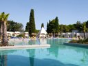 Camping Pas Cher vous présente avec son site Officiel campingpascher.fr, le Village vacances Club Belambra Club "Presqu'île Du Ponant" classé 4 étoiles, situé sur la commune de La Grande Motte dans le département Hérault (Languedoc Roussillon) en France. Le village vacances Club Belambra Club "Presqu'île Du Ponant" vous propose un hébergement de type bungalow. L'établissement vous propose un autre type d'hébergement. Découvrez tous nos séjours à petits prix dans la commune et aux alentours de La Grande Motte du département : Hérault (Languedoc Roussillon). Piscine extérieure, Animations familiales, Club ados, Club enfants, Court de tennis, Ping-pong, Pétanque, Terrain de basketball, Terrain de football, Terrain de volley-ball, Bar, Restaurant,... En savoir plus : cliquez-ICI.