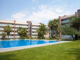 Camping Pas Cher vous présente avec son site Officiel campingpascher.fr, la Résidence Apartamentos Ibersol Spa Aqquaria classé 4 étoiles, située sur la commune de Salou dans le département Tarragone (Catalogne) en Espagne. La résidence Apartamentos Ibersol Spa Aqquaria, vous présente un hébergement de type appartement de 90 m² avec climatisation et télévision. La résidence Apartamentos Ibersol Spa Aqquaria vous propose du dimanche 01 novembre au dimanche 08 novembre 2026 pour 7 nuits à 615€. Cette location propose 84 dates différentes pour réserver votre séjour. Découvrez également les 2 autres gammes d'hébergements de la résidence. Les Avis clients pour la Résidence Apartamentos Ibersol Spa Aqquaria sont excellents avec une note moyenne de 8 sur 10. Mer, Piscine couverte, Piscine extérieure, Aire de jeux enfants, Salle de fitness, Bar, Restaurant, Supermarché,... En savoir plus : cliquez-ICI.