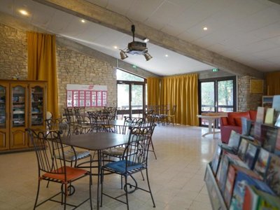 Cliquez pour découvrir toutes les photos de l'ÉTABLISSEMENT ! village vacances VVF Villages - Le Balcon Du Lubéron - Murs photo 11