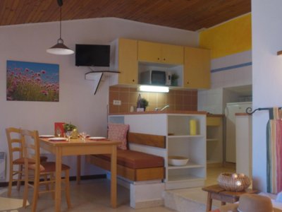 Cliquez pour découvrir toutes les photos de l'HÉBERGEMENT ! maison de campagne - VVF Villages - Le Balcon Du Lubéron - Murs photo 7