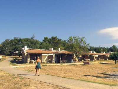 Cliquez pour découvrir toutes les photos de l'ÉTABLISSEMENT ! village vacances VVF Villages - Le Balcon Du Lubéron - Murs photo 6