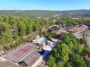 Cliquez pour découvrir toutes les photos de l'ÉTABLISSEMENT ! village vacances VVF Villages - Le Balcon Du Lubéron - Murs photo 2