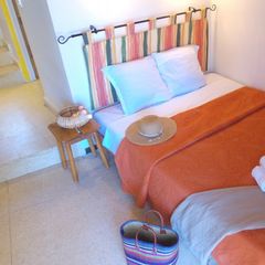 Camping Pas Cher vous présente avec son site Officiel campingpascher.fr, le Village vacances VVF Villages - Le Balcon Du Lubéron - Murs classé 2 étoiles, situé sur la commune de Murs dans le département Vaucluse (Provence Alpes Côte D'azur) en France. Le village vacances VVF Villages - Le Balcon Du Lubéron - Murs vous propose un hébergement de type maison de campagne de 32 m² (télévision). L'établissement vous propose 4 autres types d'hébergements. Découvrez tous nos séjours à petits prix dans la commune et aux alentours de Murs du département : Vaucluse (Provence Alpes Côte D'azur). Les Avis clients pour le Village vacances VVF Villages - Le Balcon Du Lubéron - Murs sont excellents avec une note moyenne de 8 sur 10. Rivière, Piscine extérieure, Animations familiales, Aire de jeux enfants, Baby-foot, Canoë-kayak, Court de tennis, Ping-pong, Pétanque, Randonnée, Structure gonflable enfants, Terrain de basketball, Terrain multisports, Boulangerie, Bureau de tabac, Dépôt de pain, Station-service, Supermarché, Épicerie,... En savoir plus : cliquez-ICI.