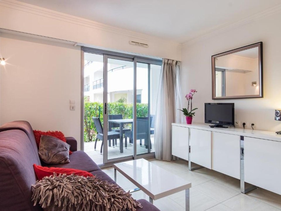 Camping Pas Cher vous présente avec son site Officiel campingpascher.fr, la Résidence Nemea Appart'Hotel Le Lido Cagnes-sur-Mer classé 4 étoiles, située sur la commune de Cagnes Sur Mer dans le département Alpes-maritimes (Provence Alpes Côte D'azur) en France. La résidence Nemea Appart'Hotel Le Lido Cagnes-sur-Mer vous propose un hébergement de type studio de 36 m² pour 4 personnes avec climatisation (télévision). L'établissement vous propose 2 autres types d'hébergements. Découvrez tous nos séjours à petits prix dans la commune et aux alentours de Cagnes Sur Mer du département : Alpes-maritimes (Provence Alpes Côte D'azur). Les Avis clients pour la Résidence Nemea Appart'Hotel Le Lido Cagnes-sur-Mer sont de 6 sur 10. Mer, Piscine chauffée, Piscine extérieure, Cyclisme, Jet-ski, Location de bateaux, Paddle, Piscine, Plongée, Pédalo, Randonnée, Salle de fitness, Ski nautique, Voile, Bar, Épicerie,... En savoir plus : cliquez-ICI.