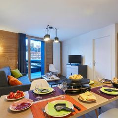 Camping Pas Cher vous présente avec son site Officiel campingpascher.fr, la Résidence Nemea Le Hameau classé 4 étoiles, située sur la commune de Les 2 Alpes dans le département Isère (Rhône Alpes) en France. La résidence Nemea Le Hameau vous propose un hébergement de type appartement de 34 m² pour 4 personnes (télévision). Cet hébergement propose plus de 5 dates différentes pour réserver ! Pour dévouvrir la période la moins chère, consultez la rubrique 'Tarifs' et sélectionnez votre mois de départ. L'établissement vous propose 7 autres types d'hébergements. Découvrez tous nos séjours à petits prix dans la commune et aux alentours de Les 2 Alpes du département : Isère (Rhône Alpes). Les Avis clients pour la Résidence Nemea Le Hameau sont de 7 sur 10. LacRivière, Piscine couverte, Piscine extérieure, Club enfants, Aire de jeux enfants, Canoë-kayak, Cyclisme, Pétanque, Randonnée, Salle de fitness, Supermarché, Épicerie,... En savoir plus : cliquez-ICI.