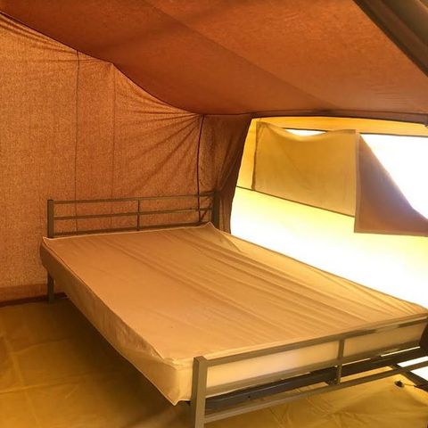 Cliquez pour découvrir toutes les photos de l'HÉBERGEMENT ! tente toile et bois - La Nouvelle Plage photo 4