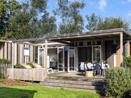 Camping Pas Cher vous présente avec son site Officiel campingpascher.fr, le Village vacances Maeva Respire Le Village Perrosien classé 4 étoiles, situé sur la commune de Perros Guirec dans le département Côtes-d'armor (Bretagne) en France. Le village vacances Maeva Respire Le Village Perrosien, vous présente un hébergement de type mobil-home de 30 m² pour 4 personnes avec climatisation et télévision. Le village vacances Maeva Respire Le Village Perrosien vous proposeun séjour PAS CHER avec une REMISEdu vendredi 25 septembre au vendredi 02 octobre 2026, en promotion à -40% pour 7 nuits à 249 € au lieu de 415,0 € soit une Économie de 166 €. Cette location propose 171 dates différentes pour réserver votre séjour. Découvrez également les 9 autres gammes d'hébergements du village vacances. Les Avis clients pour le Village vacances Maeva Respire Le Village Perrosien sont excellents avec une note moyenne de 8 sur 10. Mer, Piscine chauffée, Piscine couverte, Canoë-kayak, Plongée, Randonnée, Surf, Voile, Bar, Snack/Bar,... En savoir plus : cliquez-ICI.