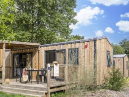 Camping Pas Cher vous présente avec son site Officiel campingpascher.fr, le Village vacances Maeva Respire Le Village Perrosien classé 4 étoiles, situé sur la commune de Perros Guirec dans le département Côtes-d'armor (Bretagne) en France. Le village vacances Maeva Respire Le Village Perrosien, vous présente un hébergement de type mobil-home de 29 m² pour 4 personnes avec climatisation et télévision. Le village vacances Maeva Respire Le Village Perrosien vous proposeun séjour PAS CHER avec une REMISEdu lundi 01 juin au lundi 08 juin 2026, en promotion à -40% pour 7 nuits à 279 € au lieu de 465,0 € soit une Économie de 186 €. Cette location propose 146 dates différentes pour réserver votre séjour. Découvrez également les 9 autres gammes d'hébergements du village vacances. Les Avis clients pour le Village vacances Maeva Respire Le Village Perrosien sont excellents avec une note moyenne de 8 sur 10. Mer, Piscine chauffée, Piscine couverte, Canoë-kayak, Plongée, Randonnée, Surf, Voile, Bar, Snack/Bar,... En savoir plus : cliquez-ICI.