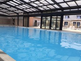 Camping Pas Cher vous présente avec son site Officiel campingpascher.fr, le Village vacances Maeva Respire Le Village Perrosien classé 4 étoiles, situé sur la commune de Perros Guirec dans le département Côtes-d'armor (Bretagne) en France. Le village vacances Maeva Respire Le Village Perrosien, vous présente un hébergement de type mobil-home de 32 m² pour 6 personnes avec climatisation et télévision. Le village vacances Maeva Respire Le Village Perrosien vous proposeun séjour PAS CHER avec une REMISEdu vendredi 29 mai au vendredi 05 juin 2026, en promotion à -40% pour 7 nuits à 339 € au lieu de 565,0 € soit une Économie de 226 €. Cette location propose 124 dates différentes pour réserver votre séjour. Découvrez également les 9 autres gammes d'hébergements du village vacances. Les Avis clients pour le Village vacances Maeva Respire Le Village Perrosien sont excellents avec une note moyenne de 8 sur 10. Mer, Piscine chauffée, Piscine couverte, Canoë-kayak, Plongée, Randonnée, Surf, Voile, Bar, Snack/Bar,... En savoir plus : cliquez-ICI.