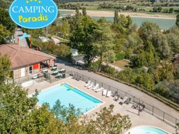 Camping Pas Cher vous présente avec son site Officiel campingpascher.fr, le Camping Paradis Les Gorges Du Haut Bugey classé 4 étoiles, situé sur la commune de Matafelon Granges dans le département Ain (Rhône Alpes) en France. Le camping Paradis Les Gorges Du Haut Bugey, vous présente un hébergement de type chalet de 25 m² pour 4 personnes. Le camping Paradis Les Gorges Du Haut Bugey vous propose du vendredi 18 septembre au vendredi 25 septembre 2026 pour 7 nuits à 195€. Cette location propose 54 dates différentes pour réserver votre séjour. Découvrez également les 11 autres gammes d'hébergements du camping. Les Avis clients pour le Camping Paradis Les Gorges Du Haut Bugey sont excellents avec une note moyenne de 8 sur 10. Lac, Piscine chauffée, Piscine extérieure, Animations familiales, Club enfants, Ping-pong, Pétanque, Dépôt de pain, Snack/Bar,... En savoir plus : cliquez-ICI.