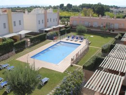 Camping Pas Cher vous présente avec son site Officiel campingpascher.fr, la Résidence Residencia Hotur, située sur la commune de Creixell dans le département Tarragone (Catalogne) en Espagne. La résidence Residencia Hotur vous propose un hébergement de type villa. Cet hébergement propose plus de 11 dates différentes pour réserver ! Pour dévouvrir la période la moins chère, consultez la rubrique 'Tarifs' et sélectionnez votre mois de départ. L'établissement vous propose un autre type d'hébergement. Découvrez tous nos séjours à petits prix dans la commune et aux alentours de Creixell du département : Tarragone (Catalogne). Mer, Piscine extérieure, Épicerie,... En savoir plus : cliquez-ICI.