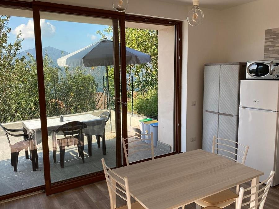 Camping Pas Cher vous présente avec son site Officiel campingpascher.fr, le Camping Royal Pettenasco, situé sur la commune de Pettenasco dans le département Novare (Piémont) en Italie. Le camping Royal Pettenasco vous propose un hébergement de type appartement de 60 m² (télévision). L'établissement vous propose 5 autres types d'hébergements. Découvrez tous nos séjours à petits prix dans la commune et aux alentours de Pettenasco du département : Novare (Piémont). Les Avis clients pour le Camping Royal Pettenasco sont excellents avec une note moyenne de 10 sur 10. Lac, Piscine extérieure, Animations familiales, Aire de jeux enfants, Canoë-kayak, Centre équestre, Court de tennis, Golf, Ping-pong, Randonnée, Ski nautique, Terrain de football, Terrain de volley-ball, Voile, Bar, Snack/Bar,... En savoir plus : cliquez-ICI.