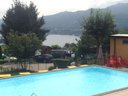 Camping Pas Cher vous présente avec son site Officiel campingpascher.fr, le Camping Royal Pettenasco, situé sur la commune de Pettenasco dans le département Novare (Piémont) en Italie. Le camping Royal Pettenasco, vous présente un hébergement de type caravane de 40 m² pour 4 personnes. Le camping Royal Pettenasco vous propose du dimanche 16 août au dimanche 23 août 2026 pour 7 nuits à 550€. Cette location propose 7 dates différentes pour réserver votre séjour. Découvrez également les 5 autres gammes d'hébergements du camping. Les Avis clients pour le Camping Royal Pettenasco sont excellents avec une note moyenne de 10 sur 10. Lac, Piscine extérieure, Animations familiales, Aire de jeux enfants, Canoë-kayak, Centre équestre, Court de tennis, Golf, Ping-pong, Randonnée, Ski nautique, Terrain de football, Terrain de volley-ball, Voile, Bar, Snack/Bar,... En savoir plus : cliquez-ICI.
