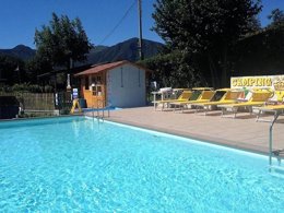 Camping Pas Cher vous présente avec son site Officiel campingpascher.fr, le Camping Royal Pettenasco, situé sur la commune de Pettenasco dans le département Novare (Piémont) en Italie. Le camping Royal Pettenasco, vous présente un hébergement de type caravane de 40 m² pour 4 personnes. Le camping Royal Pettenasco vous propose du mardi 10 mars au mardi 17 mars 2026 pour 7 nuits à 445€. Cette location propose 185 dates différentes pour réserver votre séjour. Découvrez également les 5 autres gammes d'hébergements du camping. Les Avis clients pour le Camping Royal Pettenasco sont excellents avec une note moyenne de 10 sur 10. Lac, Piscine extérieure, Animations familiales, Aire de jeux enfants, Canoë-kayak, Centre équestre, Court de tennis, Golf, Ping-pong, Randonnée, Ski nautique, Terrain de football, Terrain de volley-ball, Voile, Bar, Snack/Bar,... En savoir plus : cliquez-ICI.
