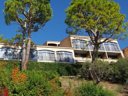 Camping Pas Cher vous présente avec son site Officiel campingpascher.fr, la Résidence Le Domaine De L'Olivaie classé 3 étoiles, située sur la commune de Gilette dans le département Alpes-maritimes (Provence Alpes Côte D'azur) en France. La résidence Le Domaine De L'Olivaie, vous présente un hébergement de type studio de 28 m² pour 4 personnes. La résidence Le Domaine De L'Olivaie vous propose du sam. 20 juin au sam. 27 juin 2026, en promotion à -15% pour 7 nuits à 386,75 € au lieu de 455,0 € soit une Économie de 68,25 €. Cette location propose 27 dates différentes pour réserver votre séjour. Découvrez également les 2 autres gammes d'hébergements de la résidence. Les Avis clients pour la Résidence Le Domaine De L'Olivaie sont excellents avec une note moyenne de 10 sur 10. Rivière, Piscine extérieure, Animations familiales, Club enfants, Aire de jeux enfants, Cyclisme, Ping-pong, Randonnée, Terrain multisports, Bar,... En savoir plus : cliquez-ICI.
