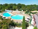 Camping Pas Cher vous présente avec son site Officiel campingpascher.fr, le Camping Au Tylo Soleil classé 3 étoiles, situé sur la commune de Dauphin dans le département Alpes-de-haute-provence (Provence Alpes Côte D'azur) en France. Le camping Au Tylo Soleil vous propose un hébergement de type chalet de 35 m² pour 6 personnes avec climatisation. L'établissement vous propose 14 autres types d'hébergements. Découvrez tous nos séjours à petits prix dans la commune et aux alentours de Dauphin du département : Alpes-de-haute-provence (Provence Alpes Côte D'azur). Les Avis clients pour le Camping Au Tylo Soleil sont excellents avec une note moyenne de 8 sur 10. LacRivière, Piscine couverte, Piscine extérieure, Animations familiales, Club ados, Club enfants, Aire de jeux enfants, Canoë-kayak, Centre équestre, Cyclisme, Escalade, Golf, Paddle, Parcours sportif, Ping-pong, Pétanque, Randonnée, Terrain de badminton, Terrain de volley-ball, Boulangerie, Brasserie, Pizzeria, Snack/Bar, Supermarché, Épicerie,... En savoir plus : cliquez-ICI.