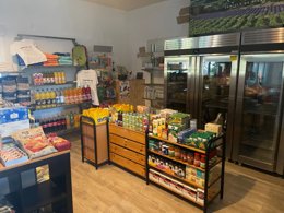 Camping Pas Cher vous présente avec son site Officiel campingpascher.fr, le Camping Au Tylo Soleil classé 3 étoiles, situé sur la commune de Dauphin dans le département Alpes-de-haute-provence (Provence Alpes Côte D'azur) en France. Le camping Au Tylo Soleil vous propose un hébergement de type mobil-home de 32 m² pour 6 personnes avec climatisation. L'établissement vous propose 11 autres types d'hébergements. Découvrez tous nos séjours à petits prix dans la commune et aux alentours de Dauphin du département : Alpes-de-haute-provence (Provence Alpes Côte D'azur). Les Avis clients pour le Camping Au Tylo Soleil sont excellents avec une note moyenne de 8 sur 10. LacRivière, Piscine couverte, Piscine extérieure, Animations familiales, Club ados, Club enfants, Aire de jeux enfants, Canoë-kayak, Centre équestre, Cyclisme, Escalade, Golf, Paddle, Parcours sportif, Ping-pong, Pétanque, Randonnée, Terrain de badminton, Terrain de volley-ball, Boulangerie, Brasserie, Pizzeria, Snack/Bar, Supermarché, Épicerie,... En savoir plus : cliquez-ICI.