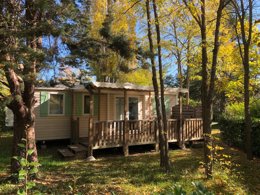 Camping Pas Cher vous présente avec son site Officiel campingpascher.fr, le Camping Au Tylo Soleil classé 3 étoiles, situé sur la commune de Dauphin dans le département Alpes-de-haute-provence (Provence Alpes Côte D'azur) en France. Le camping Au Tylo Soleil vous propose un hébergement de type mobil-home de 32 m² pour 6 personnes avec climatisation. L'établissement vous propose 11 autres types d'hébergements. Découvrez tous nos séjours à petits prix dans la commune et aux alentours de Dauphin du département : Alpes-de-haute-provence (Provence Alpes Côte D'azur). Les Avis clients pour le Camping Au Tylo Soleil sont excellents avec une note moyenne de 8 sur 10. LacRivière, Piscine couverte, Piscine extérieure, Animations familiales, Club ados, Club enfants, Aire de jeux enfants, Canoë-kayak, Centre équestre, Cyclisme, Escalade, Golf, Paddle, Parcours sportif, Ping-pong, Pétanque, Randonnée, Terrain de badminton, Terrain de volley-ball, Boulangerie, Brasserie, Pizzeria, Snack/Bar, Supermarché, Épicerie,... En savoir plus : cliquez-ICI.