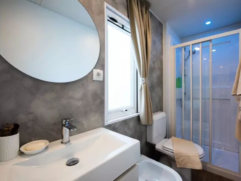 Cliquez pour découvrir toutes les photos de l'HÉBERGEMENT ! mobil-home - La Scogliera *** photo 4