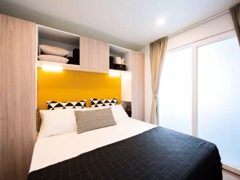 Cliquez pour découvrir toutes les photos de l'HÉBERGEMENT ! mobil-home - établissement La Scogliera *** photo 2