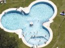 Camping Pas Cher vous présente avec son site Officiel campingpascher.fr, le Camping Urbión classé 4 étoiles, situé sur la commune de Abejar dans le département Soria (Castille Et León) en Espagne. Le camping Urbión vous propose un hébergement de type bungalow (télévision). L'établissement vous propose 5 autres types d'hébergements. Découvrez tous nos séjours à petits prix dans la commune et aux alentours de Abejar du département : Soria (Castille Et León). Les Avis clients pour le Camping Urbión sont excellents avec une note moyenne de 8 sur 10. Lac, Piscine extérieure, Animation enfants, Aire de jeux enfants, Canoë-kayak, Court de tennis, Cyclisme, Ping-pong, Pédalo, Randonnée, Structure gonflable enfants, Terrain de football, Terrain multisports, Bar, Dépôt de pain, Supermarché,... En savoir plus : cliquez-ICI.