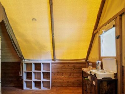 Cliquez pour découvrir toutes les photos de l'HÉBERGEMENT ! bungalow toilé - La Clairière - écolieu De Vacances photo 3
