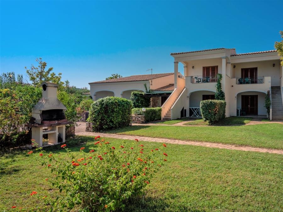 Camping Pas Cher vous présente avec son site Officiel campingpascher.fr, le Camping Residence Le Dimore Di Budoni, situé sur la commune de Budoni dans le département Olbia-tempio (Sardaigne) en Italie. Le camping Residence Le Dimore Di Budoni, vous présente un hébergement de type appartement de 43 m² pour 6 personnes avec climatisation et télévision. Le camping Residence Le Dimore Di Budoni vous propose du mercredi 14 octobre au mercredi 21 octobre 2026 pour 7 nuits à 595€. Cette location propose 1 dates différentes pour réserver votre séjour. Découvrez également les 2 autres gammes d'hébergements du camping. Mer, Aire de jeux enfants, Pizzeria,... En savoir plus : cliquez-ICI.