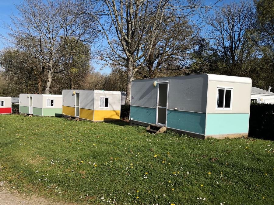 Camping Pas Cher vous présente avec son site Officiel campingpascher.fr, le Camping De Kerisole*** classé 3 étoiles, situé sur la commune de Scaer dans le département Finistère (Bretagne) en France. Le camping De Kerisole***, vous présente un hébergement de type caravane pour 4 personnes. Le camping De Kerisole*** vous propose du jeudi 01 octobre au jeudi 08 octobre 2026 pour 7 nuits à 273€. Cette location propose 24 dates différentes pour réserver votre séjour. Découvrez également les 5 autres gammes d'hébergements du camping. Les Avis clients pour le Camping De Kerisole*** sont de 7 sur 10. Piscine couverte, Aire de jeux enfants, Ping-pong, Snack/Bar,... En savoir plus : cliquez-ICI.