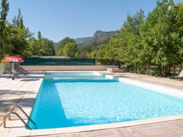Camping Pas Cher vous présente avec son site Officiel campingpascher.fr, le Camping L'Ondine De Provence classé 3 étoiles, situé sur la commune de La Motte Chalancon dans le département Drome (Rhône Alpes) en France. Le camping L'Ondine De Provence vous propose un hébergement de type chalet. L'établissement vous propose un autre type d'hébergement. Découvrez tous nos séjours à petits prix dans la commune et aux alentours de La Motte Chalancon du département : Drome (Rhône Alpes). Les Avis clients pour le Camping L'Ondine De Provence sont excellents avec une note moyenne de 10 sur 10. LacRivière, Piscine extérieure, Animations familiales, Aire de jeux enfants, Baby-foot, Canyoning, Paddle, Pédalo, Pétanque, Randonnée, Salle de fitness, Bar, Boulangerie, Bureau de tabac, Dépôt de pain, Pizzeria, Restaurant, Supermarché, Épicerie,... En savoir plus : cliquez-ICI.