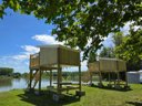 Camping Pas Cher vous présente avec son site Officiel campingpascher.fr, le Camping La Clé De Saone classé 2 étoiles, situé sur la commune de Creches Sur Saone dans le département Saône-et-loire (Bourgogne) en France. Le camping La Clé De Saone, vous présente un hébergement de type hébergement insolite. Le camping La Clé De Saone vous propose du dimanche 13 septembre au dimanche 20 septembre 2026, en promotion à -10% pour 7 nuits à 342 € au lieu de 380,0 € soit une Économie de 38 €. Cette location propose 136 dates différentes pour réserver votre séjour. Découvrez également les 3 autres gammes d'hébergements du camping. Les Avis clients pour le Camping La Clé De Saone sont excellents avec une note moyenne de 8 sur 10. Aire de jeux enfants, Pétanque, Terrain de volley-ball, Bar, Restaurant,... En savoir plus : cliquez-ICI.
