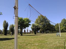 Camping Pas Cher vous présente avec son site Officiel campingpascher.fr, le Camping La Clé De Saone classé 2 étoiles, situé sur la commune de Creches Sur Saone dans le département Saône-et-loire (Bourgogne) en France. Le camping La Clé De Saone, vous présente un hébergement de type mobil-home de 30 m². Le camping La Clé De Saone vous propose du vendredi 11 septembre au vendredi 18 septembre 2026, en promotion à -10% pour 7 nuits à 344,92 € au lieu de 383,25 € soit une Économie de 38,33 €. Cette location propose 127 dates différentes pour réserver votre séjour. Découvrez également les 3 autres gammes d'hébergements du camping. Les Avis clients pour le Camping La Clé De Saone sont excellents avec une note moyenne de 8 sur 10. Aire de jeux enfants, Pétanque, Terrain de volley-ball, Bar, Restaurant,... En savoir plus : cliquez-ICI.