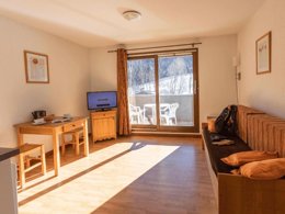 Camping Pas Cher vous présente avec son site Officiel campingpascher.fr, la Résidence Les Terrasses Des Bottières classé 3 étoiles, située sur la commune de Saint Pancrace dans le département Savoie (Rhône Alpes) en France. La résidence Les Terrasses Des Bottières, vous présente un hébergement de type studio de 24 m² pour 2 personnes et télévision. La résidence Les Terrasses Des Bottières vous propose du sam. 22 août au sam. 29 août 2026 pour 7 nuits à 300.3€. Cette location propose 117 dates différentes pour réserver votre séjour. Découvrez également les 5 autres gammes d'hébergements de la résidence. Lac, Piscine chauffée, Piscine couverte, Centre équestre, Escalade, Randonnée, Restaurant, Supermarché,... En savoir plus : cliquez-ICI.