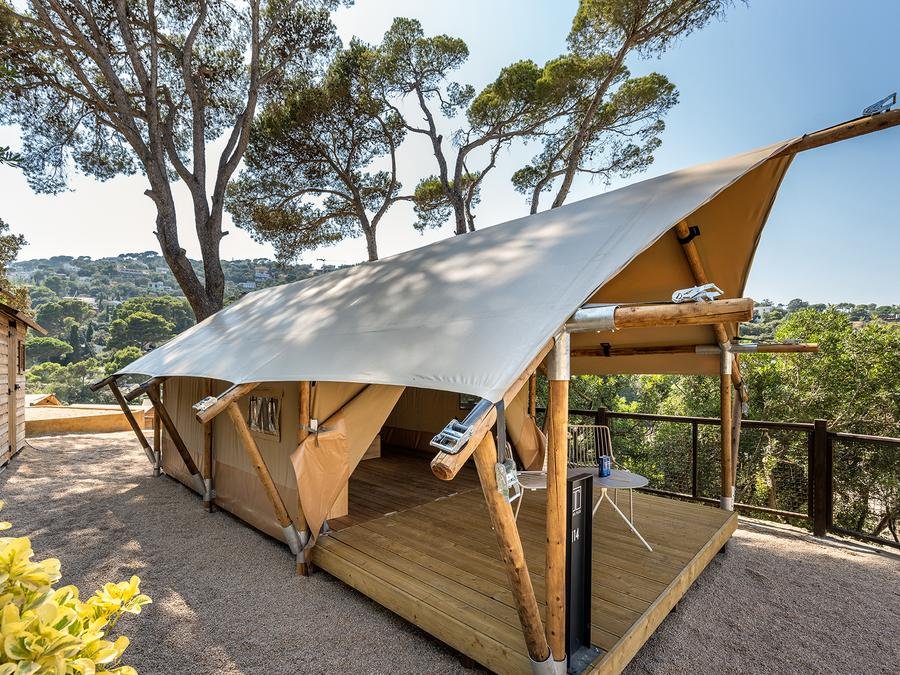 Camping Pas Cher vous présente avec son site Officiel campingpascher.fr, le Camping Talaia Plaza Ecoresort - Begur classé 4 étoiles, situé sur la commune de Begur dans le département Gérone (Catalogne) en Espagne. Le camping Talaia Plaza Ecoresort - Begur, vous présente un hébergement de type tente. Le camping Talaia Plaza Ecoresort - Begur vous propose du vendredi 11 septembre au vendredi 18 septembre 2026, en promotion à -8% pour 7 nuits à 859,28 € au lieu de 934,0 € soit une Économie de 74,72 €. Cette location propose 61 dates différentes pour réserver votre séjour. Découvrez également les 35 autres gammes d'hébergements du camping. Les Avis clients pour le Camping Talaia Plaza Ecoresort - Begur sont excellents avec une note moyenne de 8 sur 10. Piscine extérieure, Bar, Restaurant, Snack/Bar,... En savoir plus : cliquez-ICI.