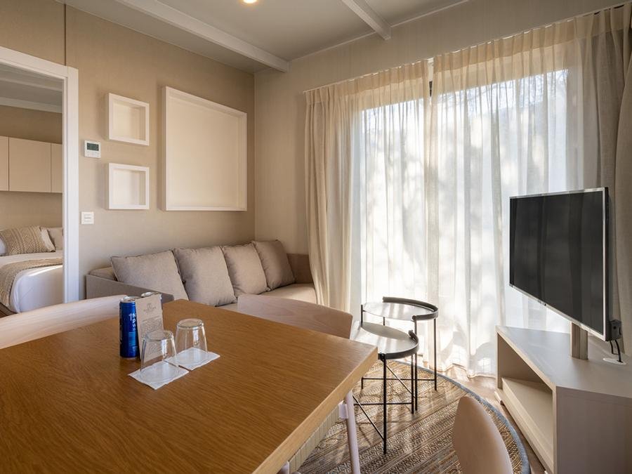Camping Pas Cher vous présente avec son site Officiel campingpascher.fr, le Camping Talaia Plaza Ecoresort - Begur classé 4 étoiles, situé sur la commune de Begur dans le département Gérone (Catalogne) en Espagne. Le camping Talaia Plaza Ecoresort - Begur vous propose un hébergement de type bungalow de 23 m² avec climatisation (télévision). L'établissement vous propose 35 autres types d'hébergements. Découvrez tous nos séjours à petits prix dans la commune et aux alentours de Begur du département : Gérone (Catalogne). Les Avis clients pour le Camping Talaia Plaza Ecoresort - Begur sont excellents avec une note moyenne de 8 sur 10. Piscine extérieure, Bar, Restaurant, Snack/Bar,... En savoir plus : cliquez-ICI.