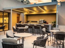 Camping Pas Cher vous présente avec son site Officiel campingpascher.fr, le Camping Talaia Plaza Ecoresort - Begur classé 4 étoiles, situé sur la commune de Begur dans le département Gérone (Catalogne) en Espagne. Le camping Talaia Plaza Ecoresort - Begur vous propose un hébergement de type hébergement insolite de 30 m² pour 4 personnes avec climatisation. L'établissement vous propose 31 autres types d'hébergements. Découvrez tous nos séjours à petits prix dans la commune et aux alentours de Begur du département : Gérone (Catalogne). Les Avis clients pour le Camping Talaia Plaza Ecoresort - Begur sont excellents avec une note moyenne de 8 sur 10. Piscine extérieure, Bar, Restaurant, Snack/Bar,... En savoir plus : cliquez-ICI.