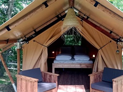 Cliquez pour découvrir toutes les photos de l'HÉBERGEMENT ! tente en toile et bois - Les Chamberts, & Lodges photo 3